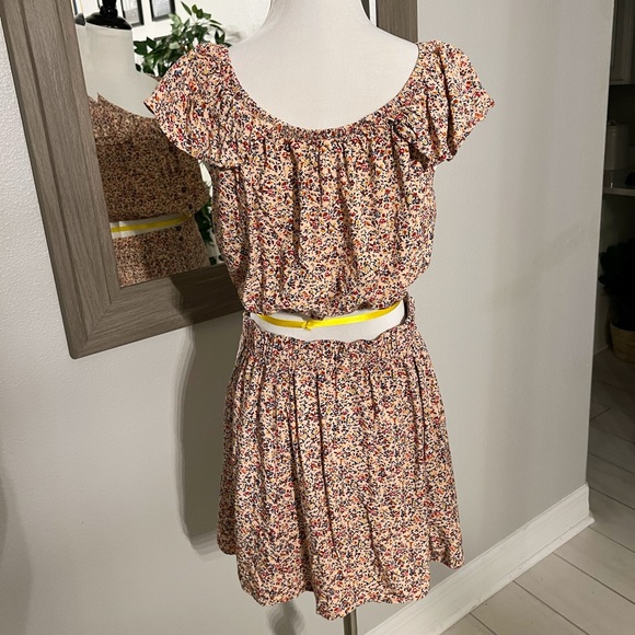 Matching Top + Skirt Set - Picture 2 of 3